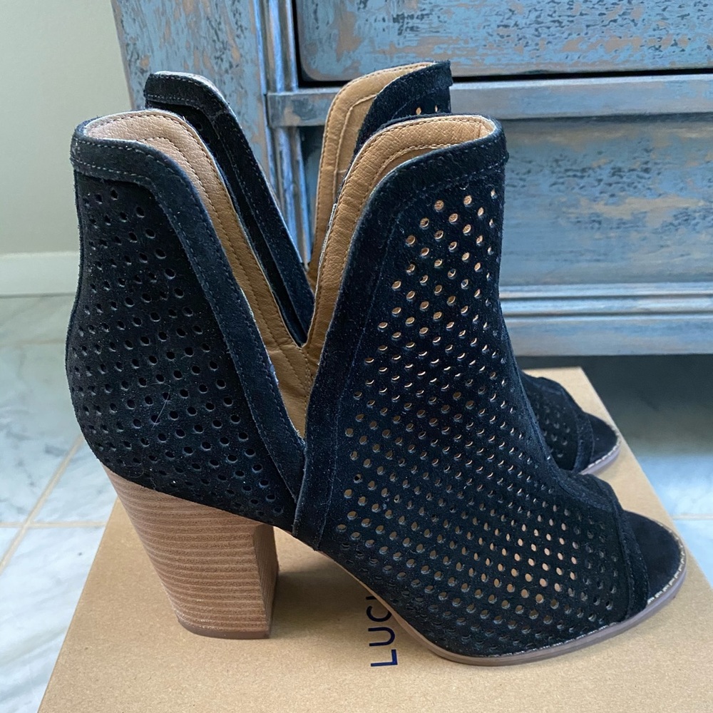 Worn Once! Lucky Brand Larisa open toe booty!